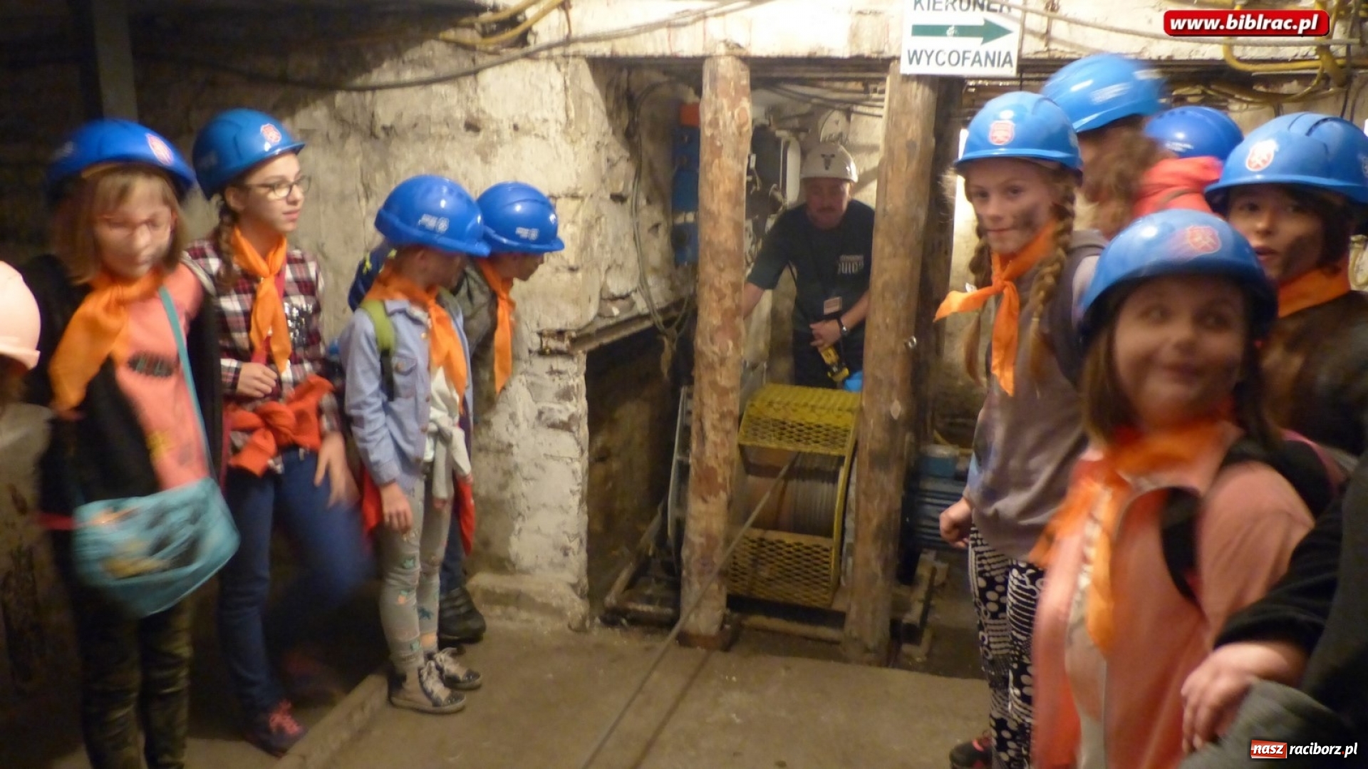 Zdjęcie w galerii na portalu naszraciborz.pl: Podziemne wędrówki w Zabrzu - uczestnicy Lata z biblioteką zwiedzili kopalnię Królowa Luiza wiadomości z regionu