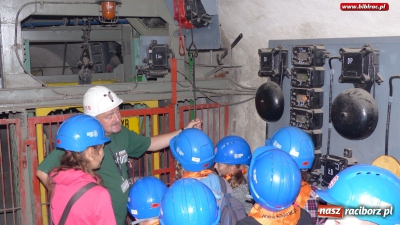 Zdjęcie w galerii na portalu naszraciborz.pl: Podziemne wędrówki w Zabrzu - uczestnicy Lata z biblioteką zwiedzili kopalnię Królowa Luiza wiadomości z regionu
