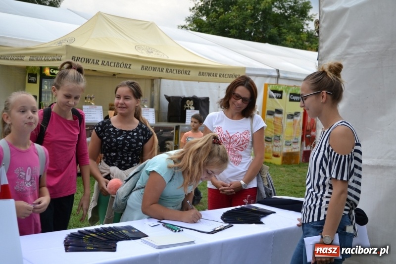 Zdjęcie w galerii na portalu naszraciborz.pl: Piknik pod gwiazdami przy zamku w Tworkowie wiadomości z regionu
