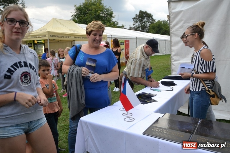 Zdjęcie w galerii na portalu naszraciborz.pl: Piknik pod gwiazdami przy zamku w Tworkowie wiadomości z regionu