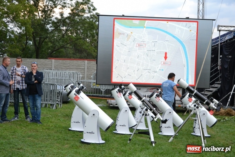 Zdjęcie w galerii na portalu naszraciborz.pl: Piknik pod gwiazdami przy zamku w Tworkowie wiadomości z regionu