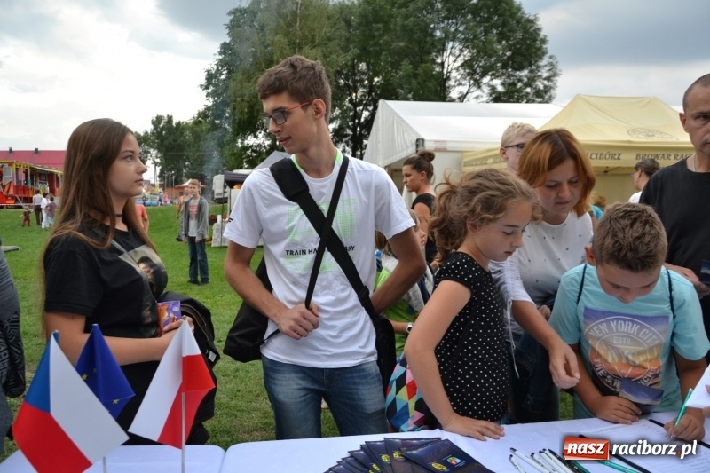 Zdjęcie w galerii na portalu naszraciborz.pl: Piknik pod gwiazdami przy zamku w Tworkowie wiadomości z regionu