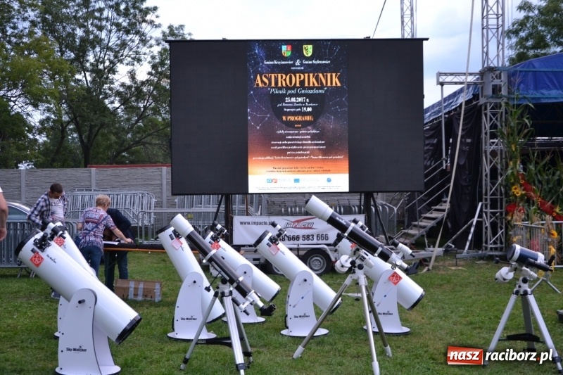 Zdjęcie w galerii na portalu naszraciborz.pl: Piknik pod gwiazdami przy zamku w Tworkowie wiadomości z regionu