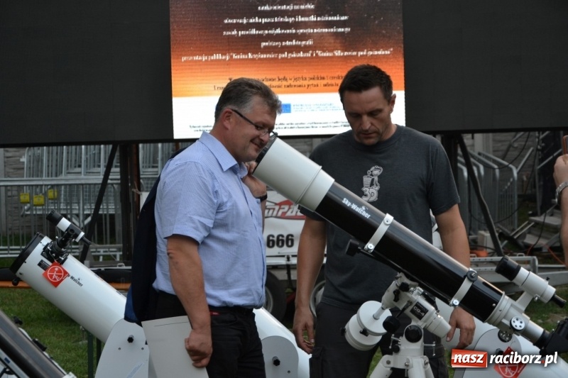 Zdjęcie w galerii na portalu naszraciborz.pl: Piknik pod gwiazdami przy zamku w Tworkowie wiadomości z regionu