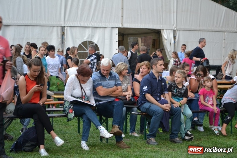 Zdjęcie w galerii na portalu naszraciborz.pl: Piknik pod gwiazdami przy zamku w Tworkowie wiadomości z regionu