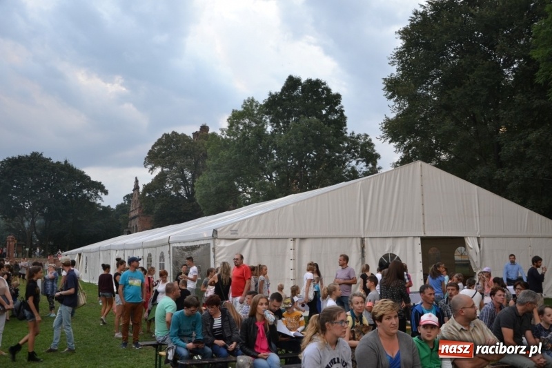 Zdjęcie w galerii na portalu naszraciborz.pl: Piknik pod gwiazdami przy zamku w Tworkowie wiadomości z regionu