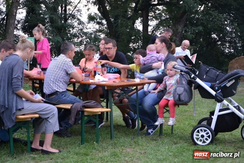 Zdjęcie w galerii na portalu naszraciborz.pl: Piknik pod gwiazdami przy zamku w Tworkowie wiadomości z regionu