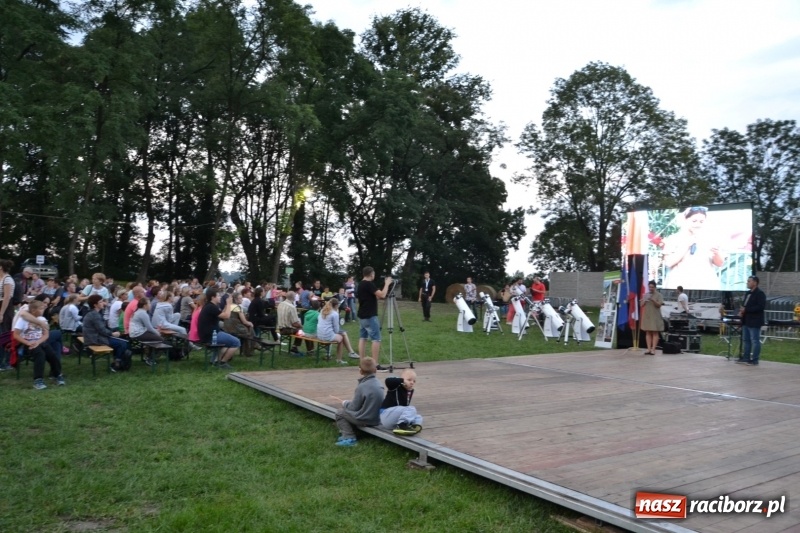 Zdjęcie w galerii na portalu naszraciborz.pl: Piknik pod gwiazdami przy zamku w Tworkowie wiadomości z regionu