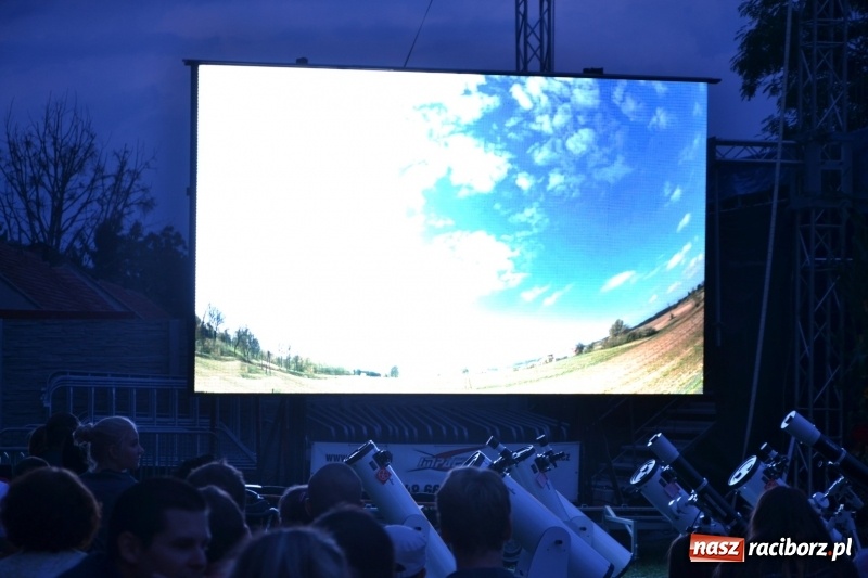 Zdjęcie w galerii na portalu naszraciborz.pl: Piknik pod gwiazdami przy zamku w Tworkowie wiadomości z regionu