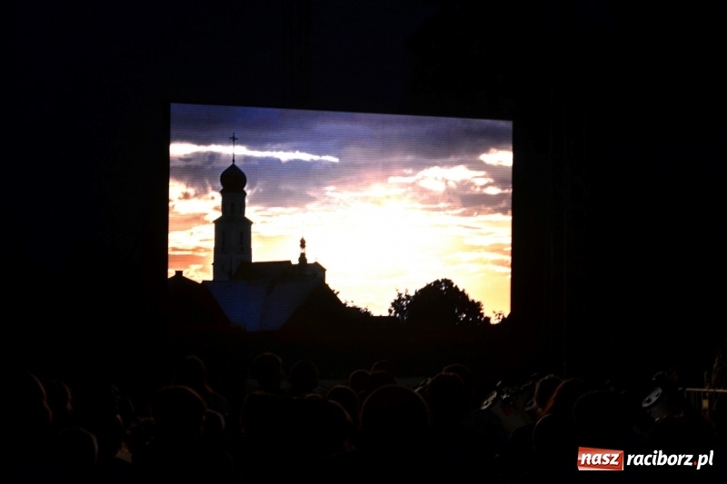 Zdjęcie w galerii na portalu naszraciborz.pl: Piknik pod gwiazdami przy zamku w Tworkowie wiadomości z regionu