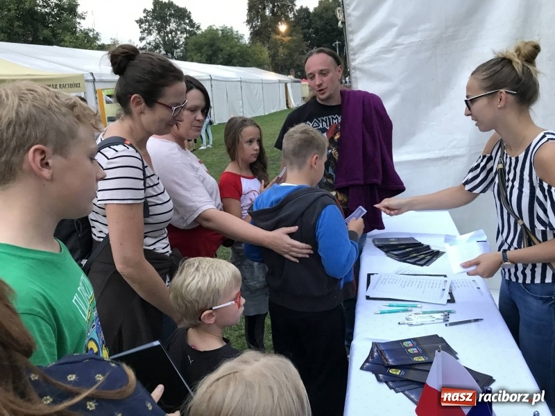 Zdjęcie w galerii na portalu naszraciborz.pl: Piknik pod gwiazdami przy zamku w Tworkowie wiadomości z regionu