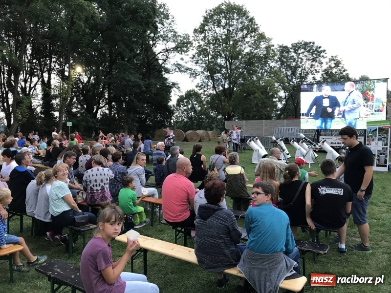 Zdjęcie w galerii na portalu naszraciborz.pl: Piknik pod gwiazdami przy zamku w Tworkowie wiadomości z regionu