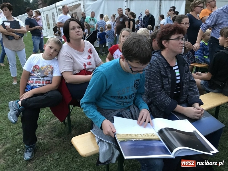 Zdjęcie w galerii na portalu naszraciborz.pl: Piknik pod gwiazdami przy zamku w Tworkowie wiadomości z regionu