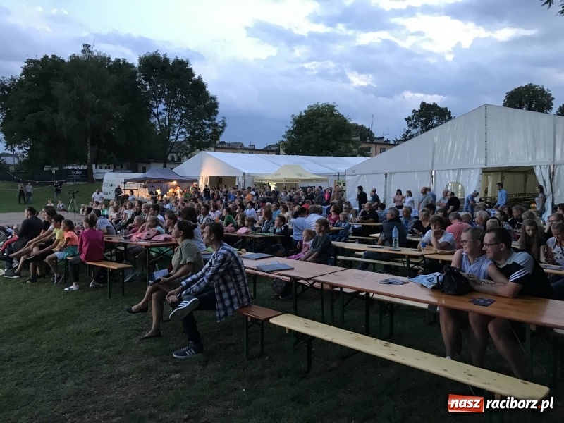 Zdjęcie w galerii na portalu naszraciborz.pl: Piknik pod gwiazdami przy zamku w Tworkowie wiadomości z regionu