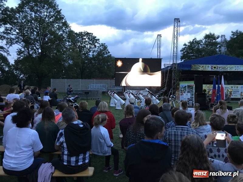 Zdjęcie w galerii na portalu naszraciborz.pl: Piknik pod gwiazdami przy zamku w Tworkowie wiadomości z regionu