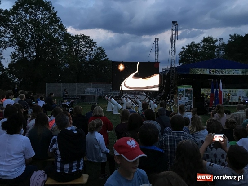 Zdjęcie w galerii na portalu naszraciborz.pl: Piknik pod gwiazdami przy zamku w Tworkowie wiadomości z regionu