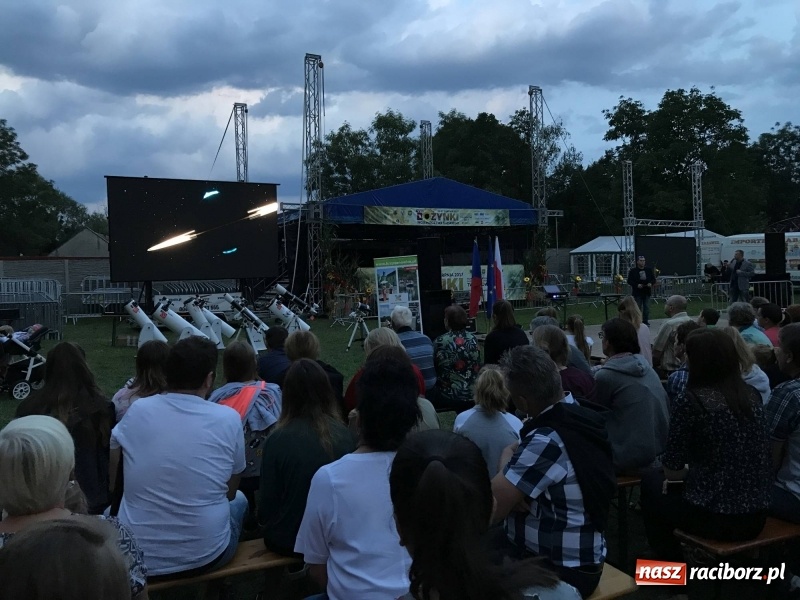 Zdjęcie w galerii na portalu naszraciborz.pl: Piknik pod gwiazdami przy zamku w Tworkowie wiadomości z regionu