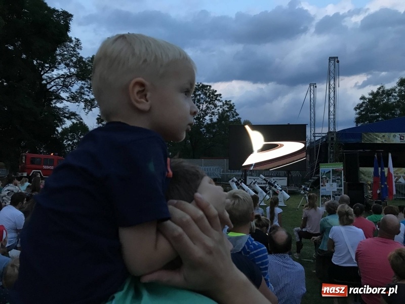 Zdjęcie w galerii na portalu naszraciborz.pl: Piknik pod gwiazdami przy zamku w Tworkowie wiadomości z regionu