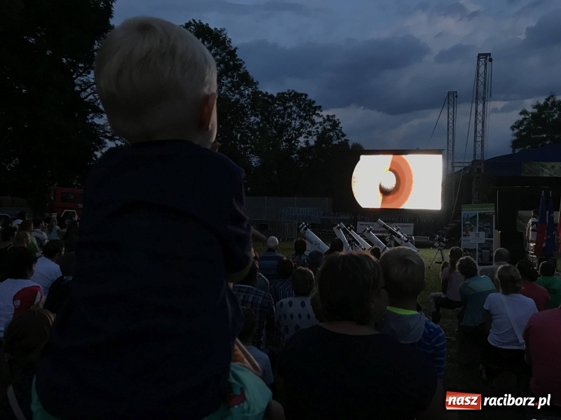 Zdjęcie w galerii na portalu naszraciborz.pl: Piknik pod gwiazdami przy zamku w Tworkowie wiadomości z regionu