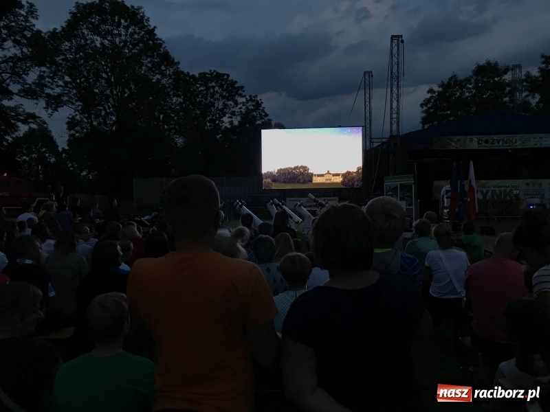 Zdjęcie w galerii na portalu naszraciborz.pl: Piknik pod gwiazdami przy zamku w Tworkowie wiadomości z regionu