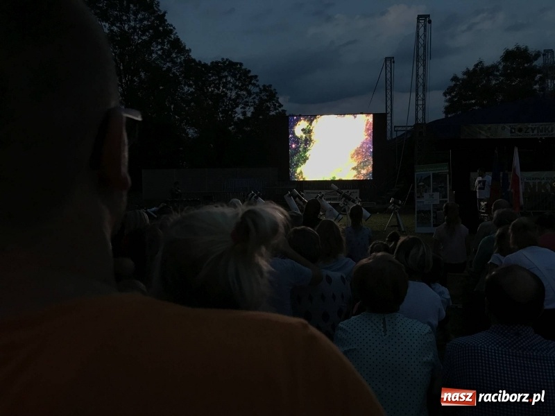 Zdjęcie w galerii na portalu naszraciborz.pl: Piknik pod gwiazdami przy zamku w Tworkowie wiadomości z regionu