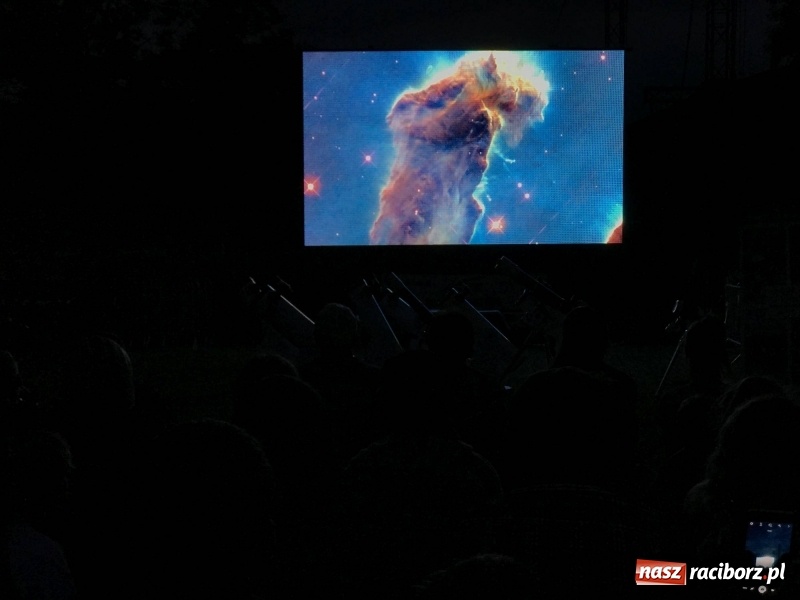 Zdjęcie w galerii na portalu naszraciborz.pl: Piknik pod gwiazdami przy zamku w Tworkowie wiadomości z regionu