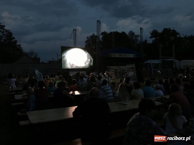 Zdjęcie w galerii na portalu naszraciborz.pl: Piknik pod gwiazdami przy zamku w Tworkowie wiadomości z regionu