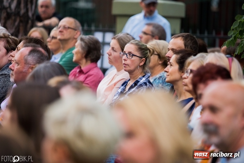 Zdjęcie w galerii na portalu naszraciborz.pl: Teatr Wodzisławskiej Ulicy wystąpił w raciborskiej książnicy wiadomości z regionu