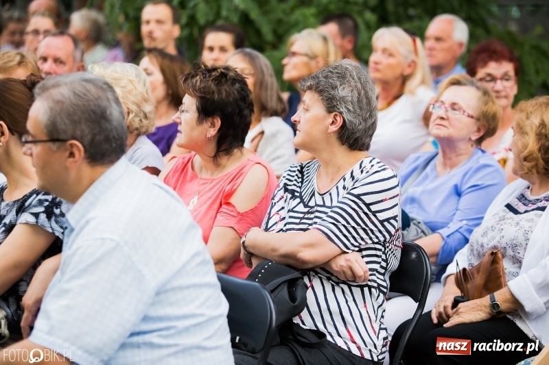 Zdjęcie w galerii na portalu naszraciborz.pl: Teatr Wodzisławskiej Ulicy wystąpił w raciborskiej książnicy wiadomości z regionu
