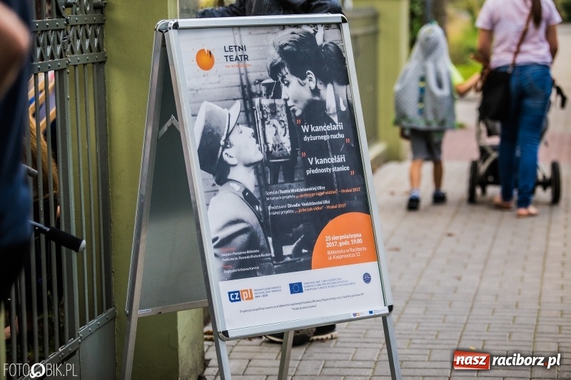 Zdjęcie w galerii na portalu naszraciborz.pl: Teatr Wodzisławskiej Ulicy wystąpił w raciborskiej książnicy wiadomości z regionu