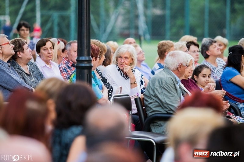Zdjęcie w galerii na portalu naszraciborz.pl: Teatr Wodzisławskiej Ulicy wystąpił w raciborskiej książnicy wiadomości z regionu