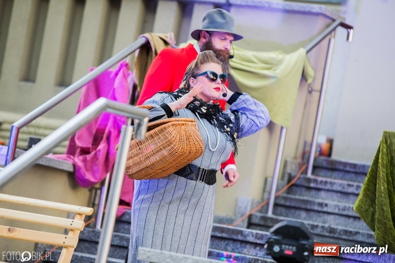 Zdjęcie w galerii na portalu naszraciborz.pl: Teatr Wodzisławskiej Ulicy wystąpił w raciborskiej książnicy wiadomości z regionu