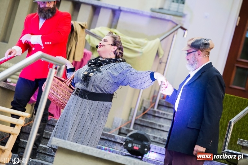 Zdjęcie w galerii na portalu naszraciborz.pl: Teatr Wodzisławskiej Ulicy wystąpił w raciborskiej książnicy wiadomości z regionu