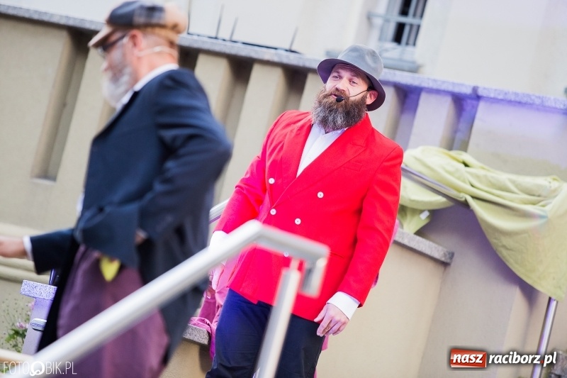 Zdjęcie w galerii na portalu naszraciborz.pl: Teatr Wodzisławskiej Ulicy wystąpił w raciborskiej książnicy wiadomości z regionu