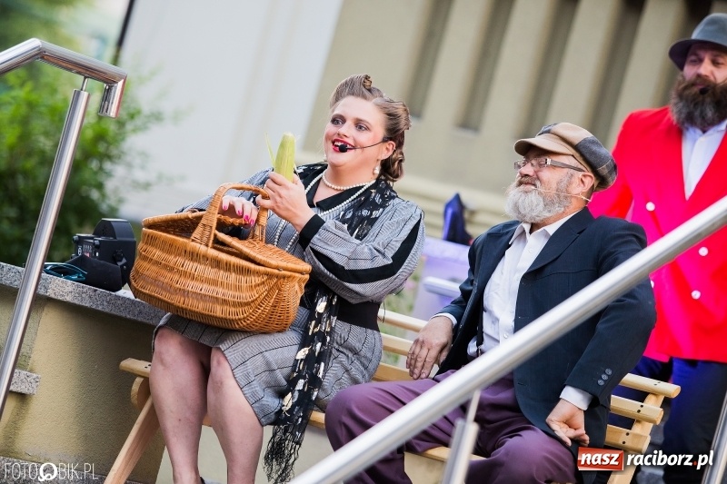 Zdjęcie w galerii na portalu naszraciborz.pl: Teatr Wodzisławskiej Ulicy wystąpił w raciborskiej książnicy wiadomości z regionu