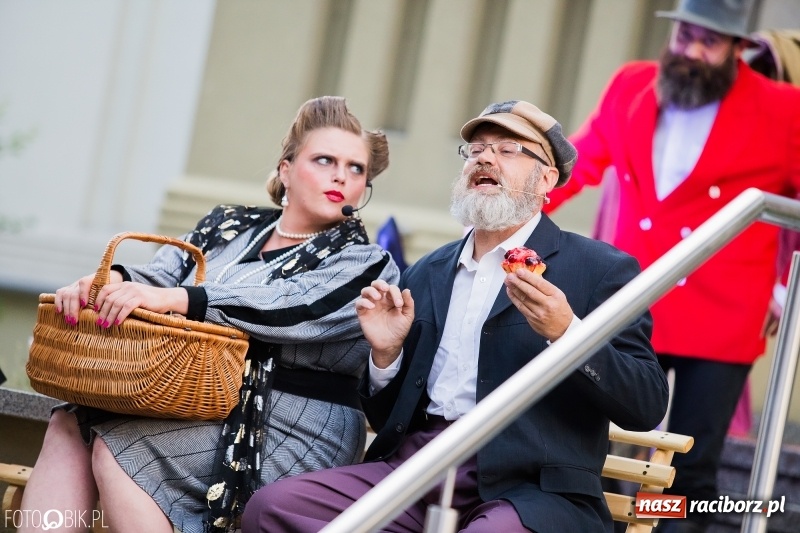 Zdjęcie w galerii na portalu naszraciborz.pl: Teatr Wodzisławskiej Ulicy wystąpił w raciborskiej książnicy wiadomości z regionu