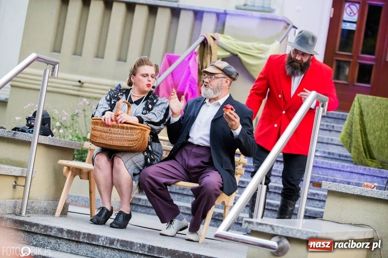 Zdjęcie w galerii na portalu naszraciborz.pl: Teatr Wodzisławskiej Ulicy wystąpił w raciborskiej książnicy wiadomości z regionu