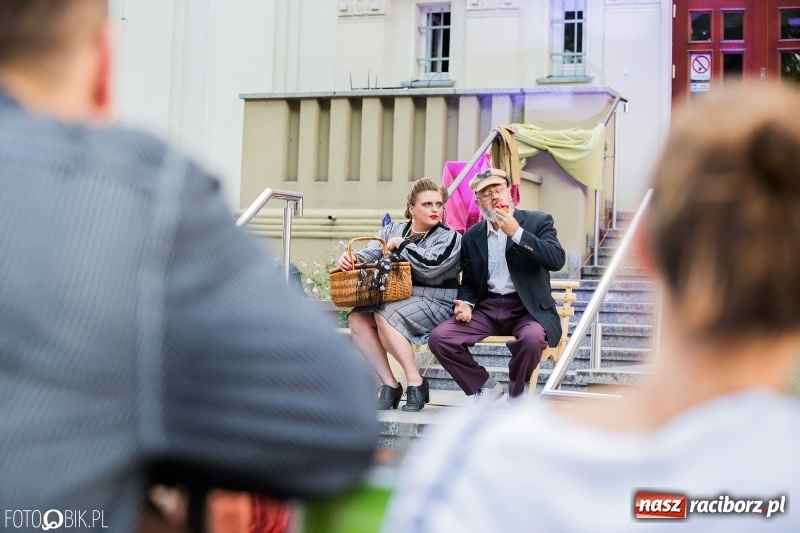 Zdjęcie w galerii na portalu naszraciborz.pl: Teatr Wodzisławskiej Ulicy wystąpił w raciborskiej książnicy wiadomości z regionu