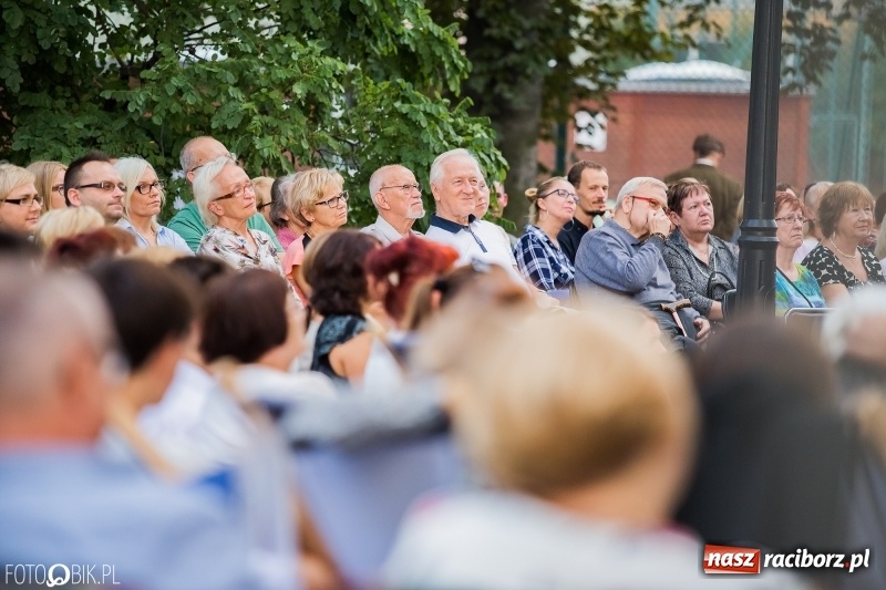 Zdjęcie w galerii na portalu naszraciborz.pl: Teatr Wodzisławskiej Ulicy wystąpił w raciborskiej książnicy wiadomości z regionu