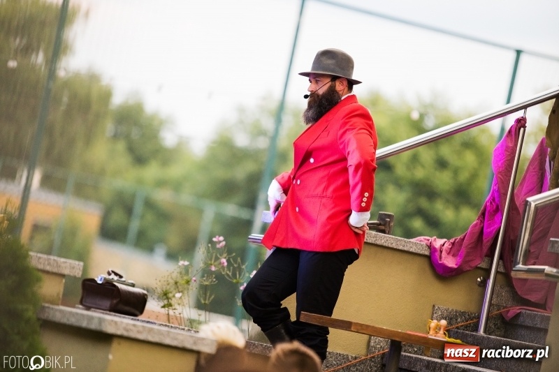 Zdjęcie w galerii na portalu naszraciborz.pl: Teatr Wodzisławskiej Ulicy wystąpił w raciborskiej książnicy wiadomości z regionu