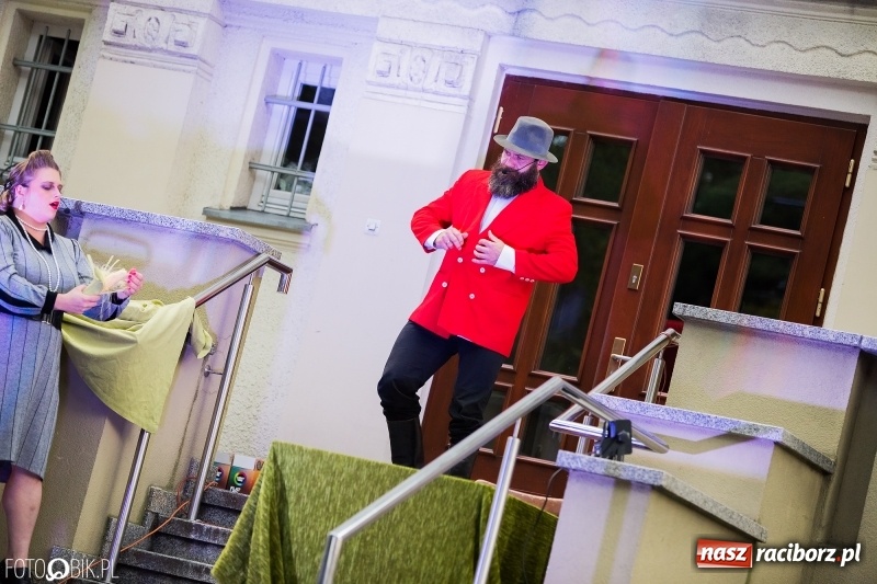 Zdjęcie w galerii na portalu naszraciborz.pl: Teatr Wodzisławskiej Ulicy wystąpił w raciborskiej książnicy wiadomości z regionu