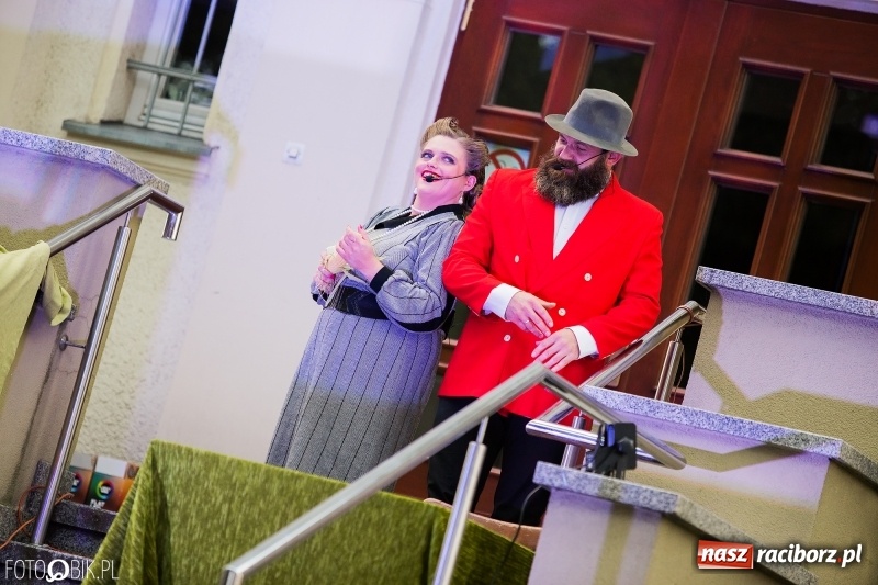 Zdjęcie w galerii na portalu naszraciborz.pl: Teatr Wodzisławskiej Ulicy wystąpił w raciborskiej książnicy wiadomości z regionu