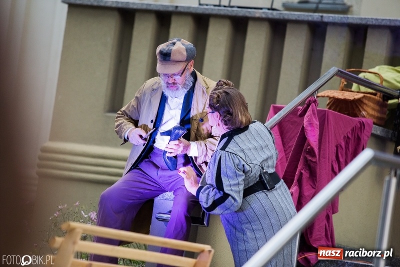 Zdjęcie w galerii na portalu naszraciborz.pl: Teatr Wodzisławskiej Ulicy wystąpił w raciborskiej książnicy wiadomości z regionu