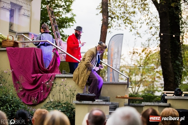 Zdjęcie w galerii na portalu naszraciborz.pl: Teatr Wodzisławskiej Ulicy wystąpił w raciborskiej książnicy wiadomości z regionu