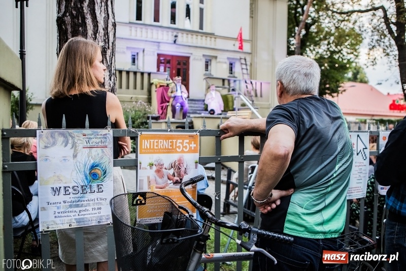 Zdjęcie w galerii na portalu naszraciborz.pl: Teatr Wodzisławskiej Ulicy wystąpił w raciborskiej książnicy wiadomości z regionu
