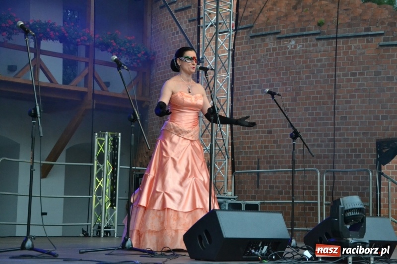 Zdjęcie w galerii na portalu naszraciborz.pl: Gala operetkowa na Zamku Piastowskim za nami wiadomości z regionu