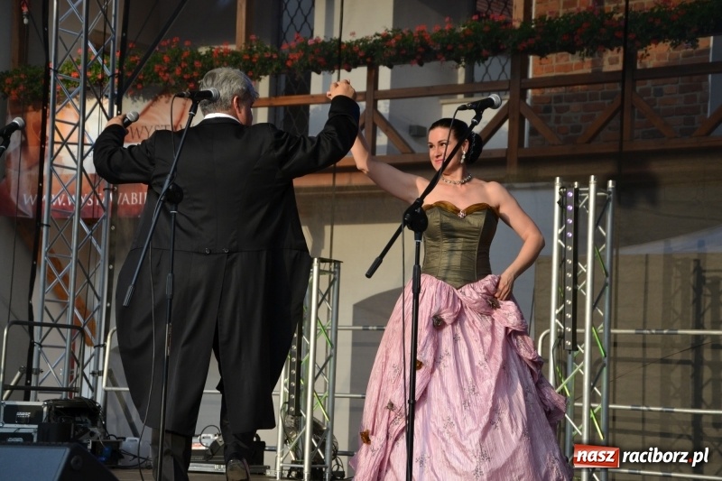 Zdjęcie w galerii na portalu naszraciborz.pl: Gala operetkowa na Zamku Piastowskim za nami wiadomości z regionu