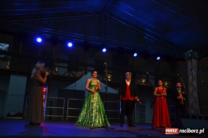 Zdjęcie w galerii na portalu naszraciborz.pl: Gala operetkowa na Zamku Piastowskim za nami wiadomości z regionu