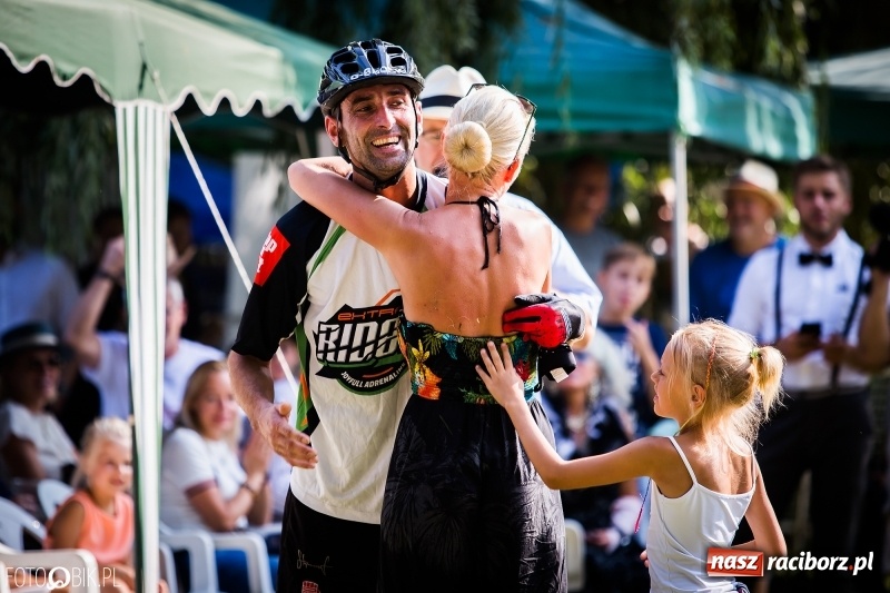 Zdjęcie w galerii na portalu naszraciborz.pl: Plejada gwiazd zjechała do Zakrzowa na XX Jeździeckie Mistrzostwa Gwiazd - Art Cup wiadomości z regionu