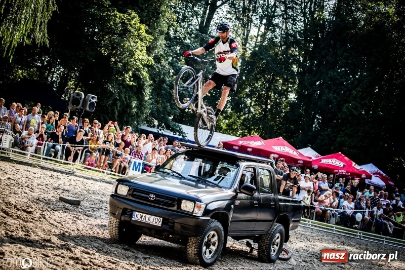 Zdjęcie w galerii na portalu naszraciborz.pl: Plejada gwiazd zjechała do Zakrzowa na XX Jeździeckie Mistrzostwa Gwiazd - Art Cup wiadomości z regionu